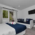 Luxurious Studio Apartment Toma